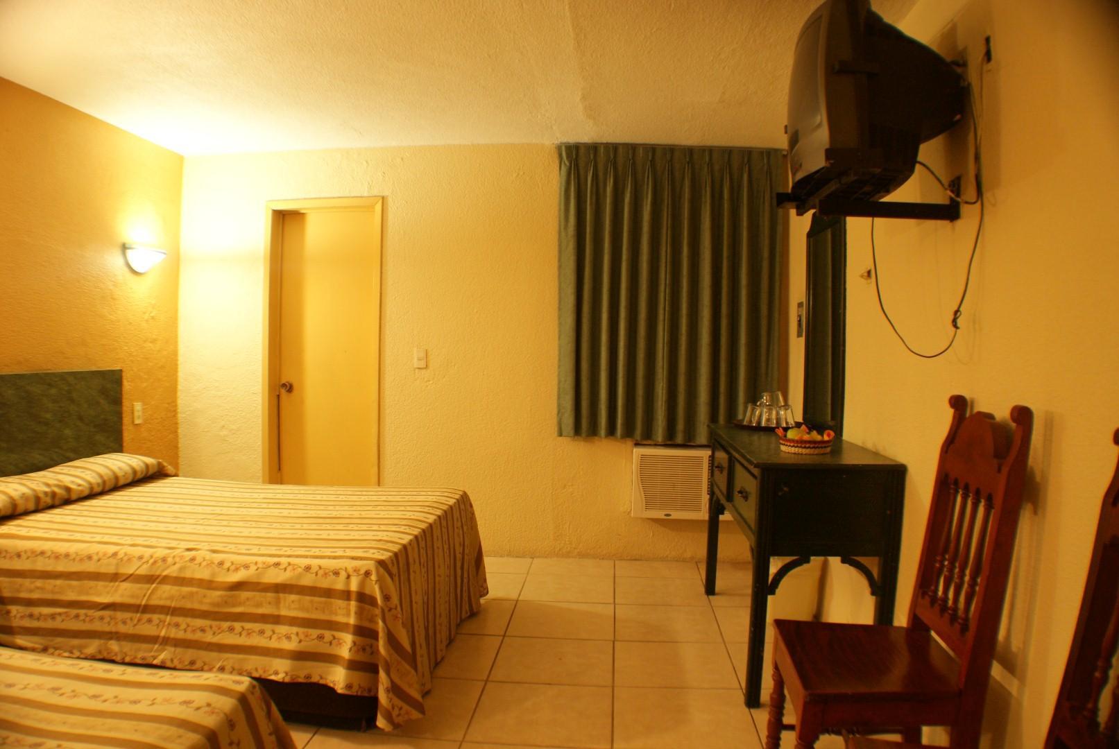 Hotel Latino Гвадалахара Экстерьер фото